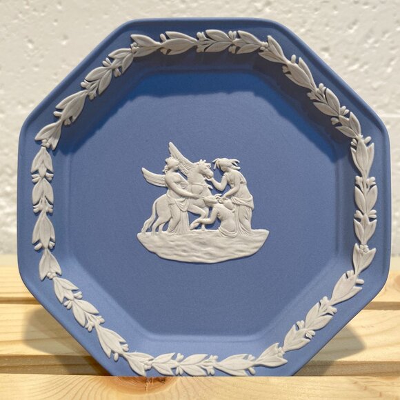 Wedgwood Blue Jasperware Octagonal Plate with White Motif - Muses with Pegasus - Picture 2 of 5